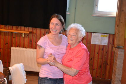 Schuh Oma wird 90