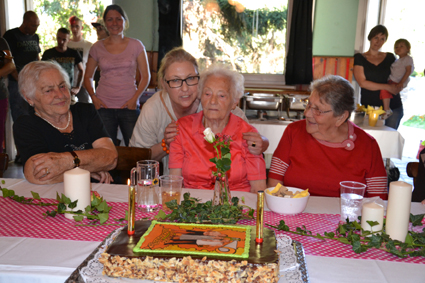 Schuh Oma wird 90