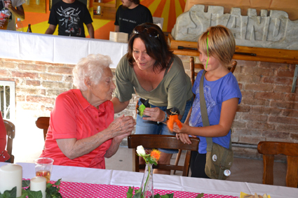 Schuh Oma wird 90