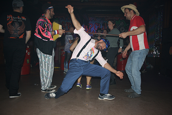 Bad Taste Party Teil 2
