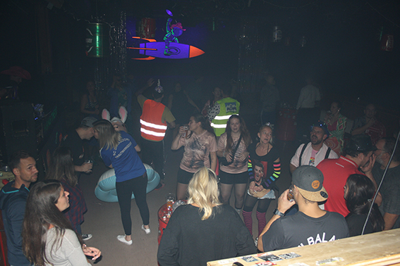 Bad Taste Party Teil 2