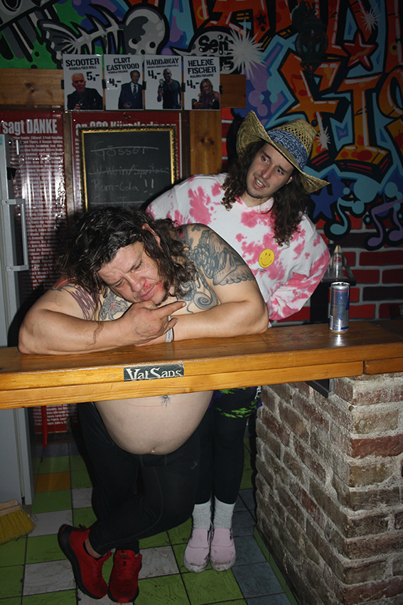 Bad Taste Party Teil 3
