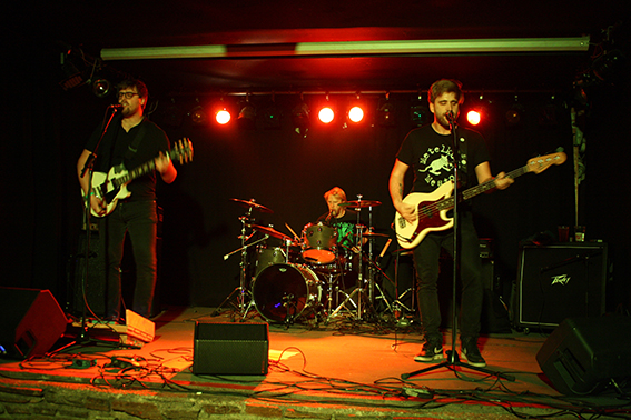  White Stain-Fran san Disco-Between the Beasts