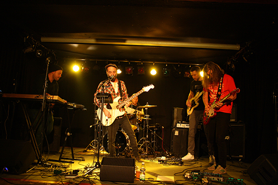  White Stain-Fran san Disco-Between the Beasts