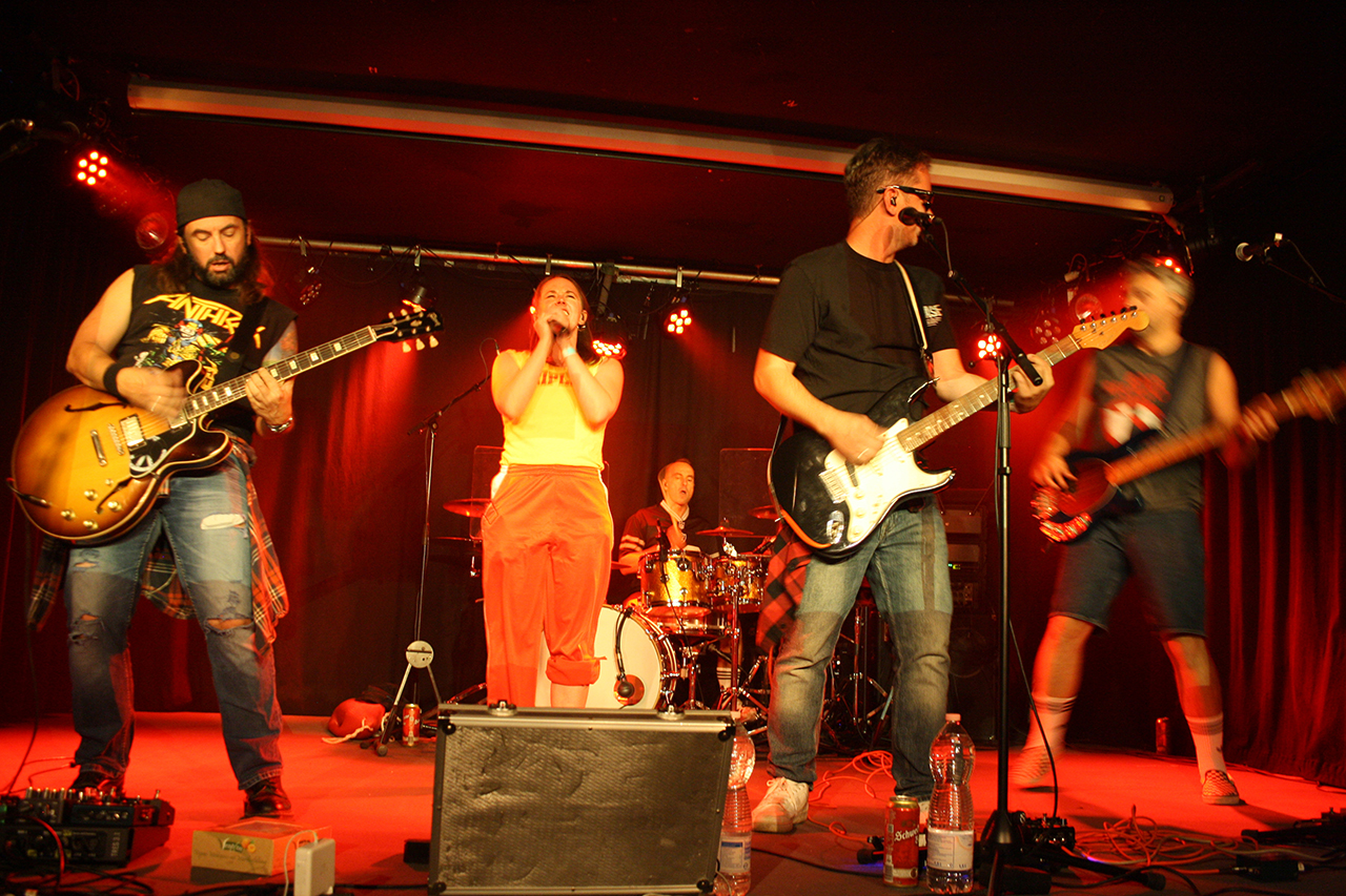 90er Party Teil 1 - live on stage: MITCH